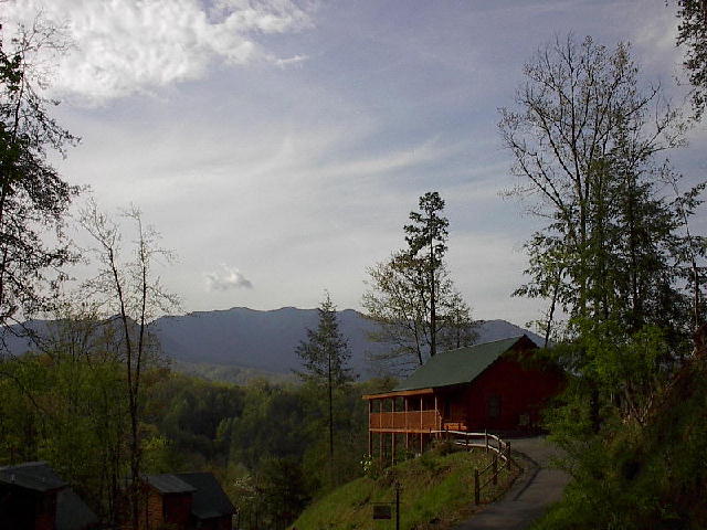 Smoky Mountains, Pigeon Forge to Gatlinburg large cabins and big log homes for sale - Smoky Mountains TN